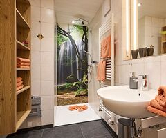 Badezimmer mit Dusche der Ferienwohnung Gipfelblick